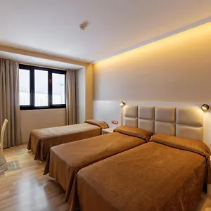 3* מלון House